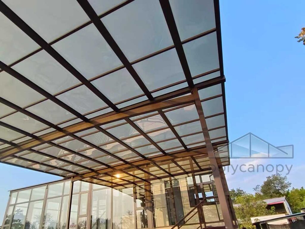 Modern Rooftop Modern transparent rooftop canopy with aluminum frame for residential building